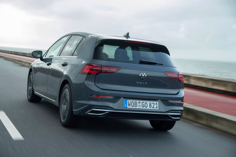 Test de pneus hiver Auto Express 2026 : Continental devance de peu Pirelli