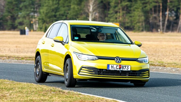 Test de pneus Auto Express 2026 : 205/55 R16 — pneus toutes saisons